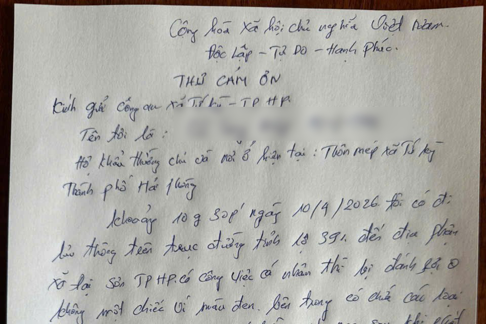 Công an xã Tứ Kỳ hỗ trợ người dân tìm lại tài sản bị đánh rơi